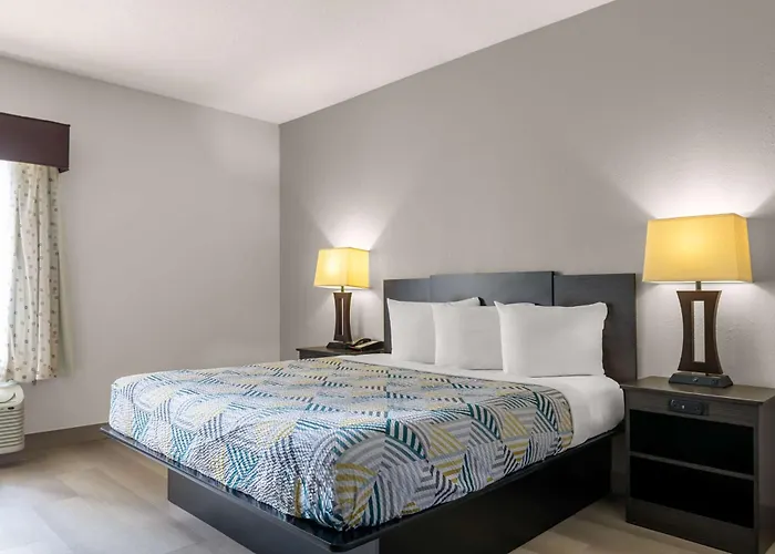 Econo Lodge Inn&Suites