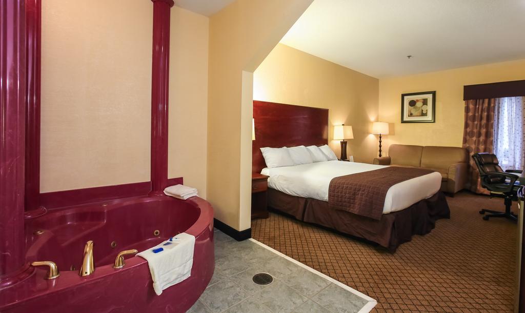 Econo Inn&suites Hotel