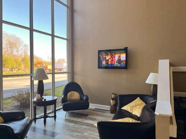 Econo Inn&suites Hotel