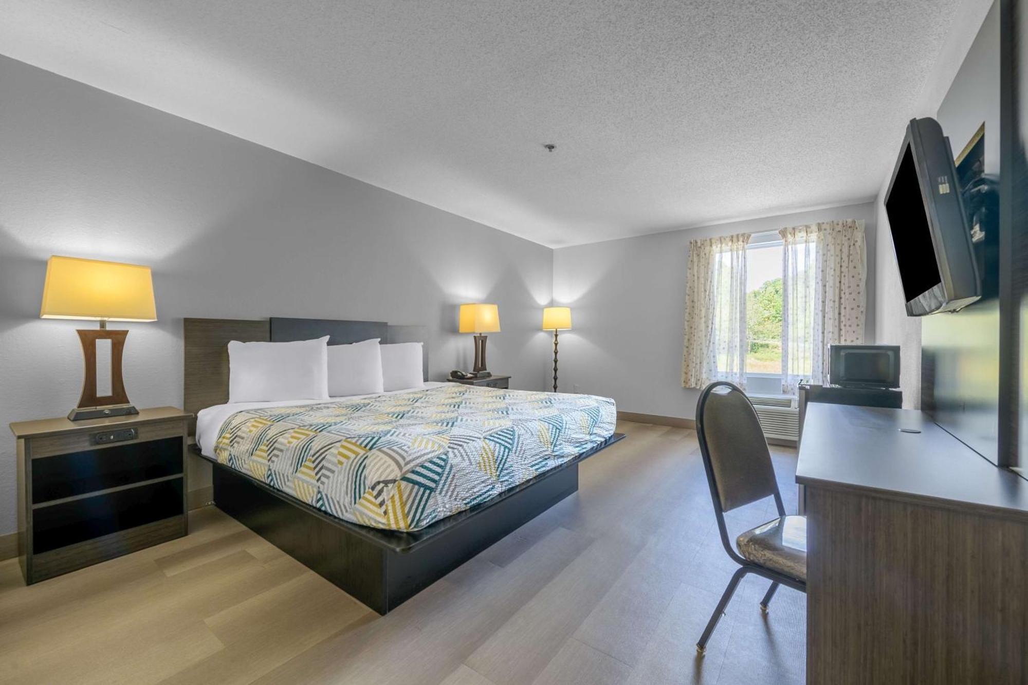 Hotel Econo Inn&suites 2*