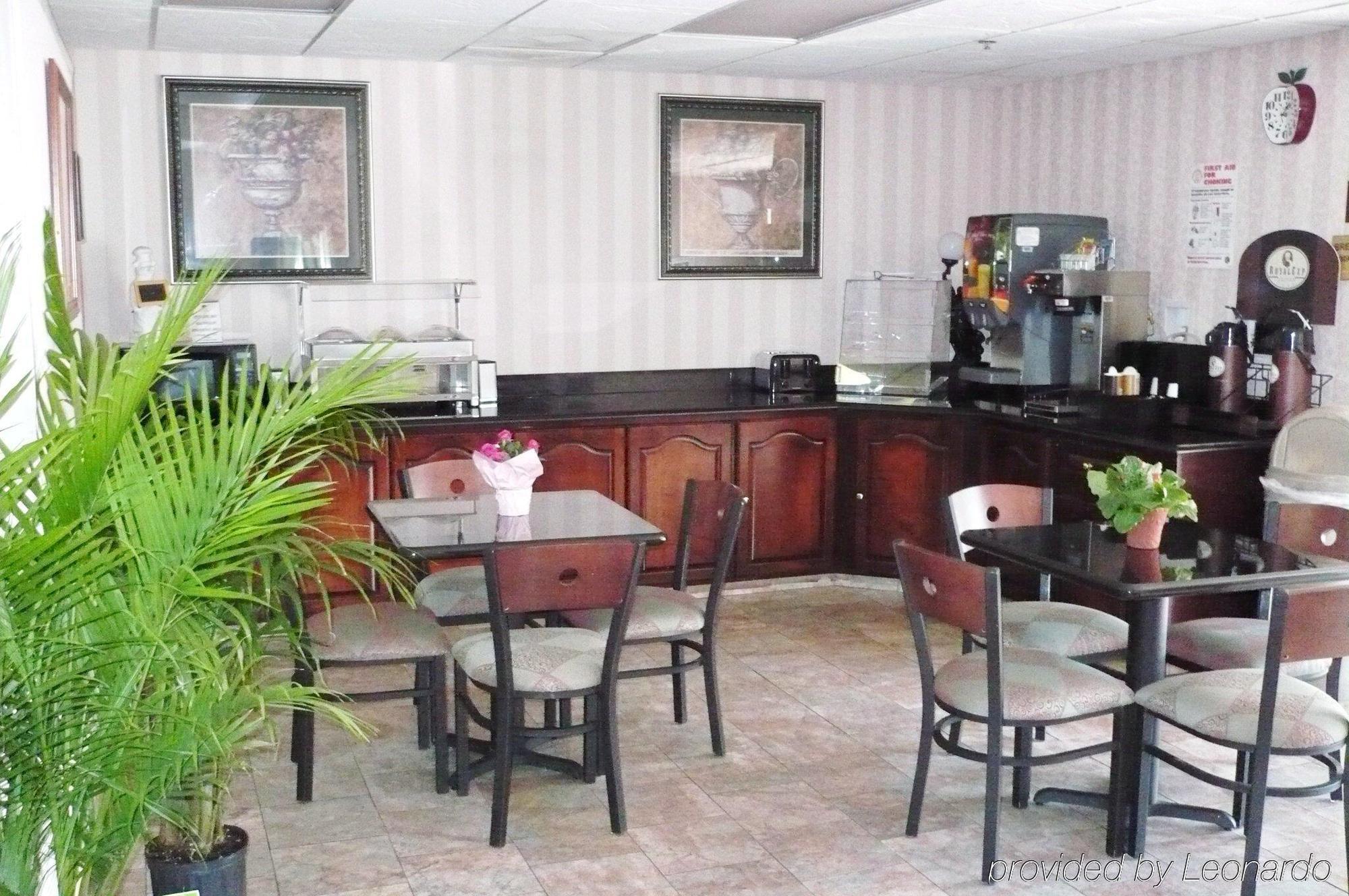 Econo Inn&suites Hotel