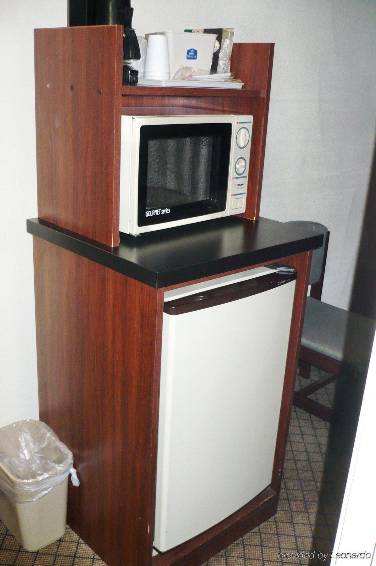 Econo Inn&suites Hotel 2*
