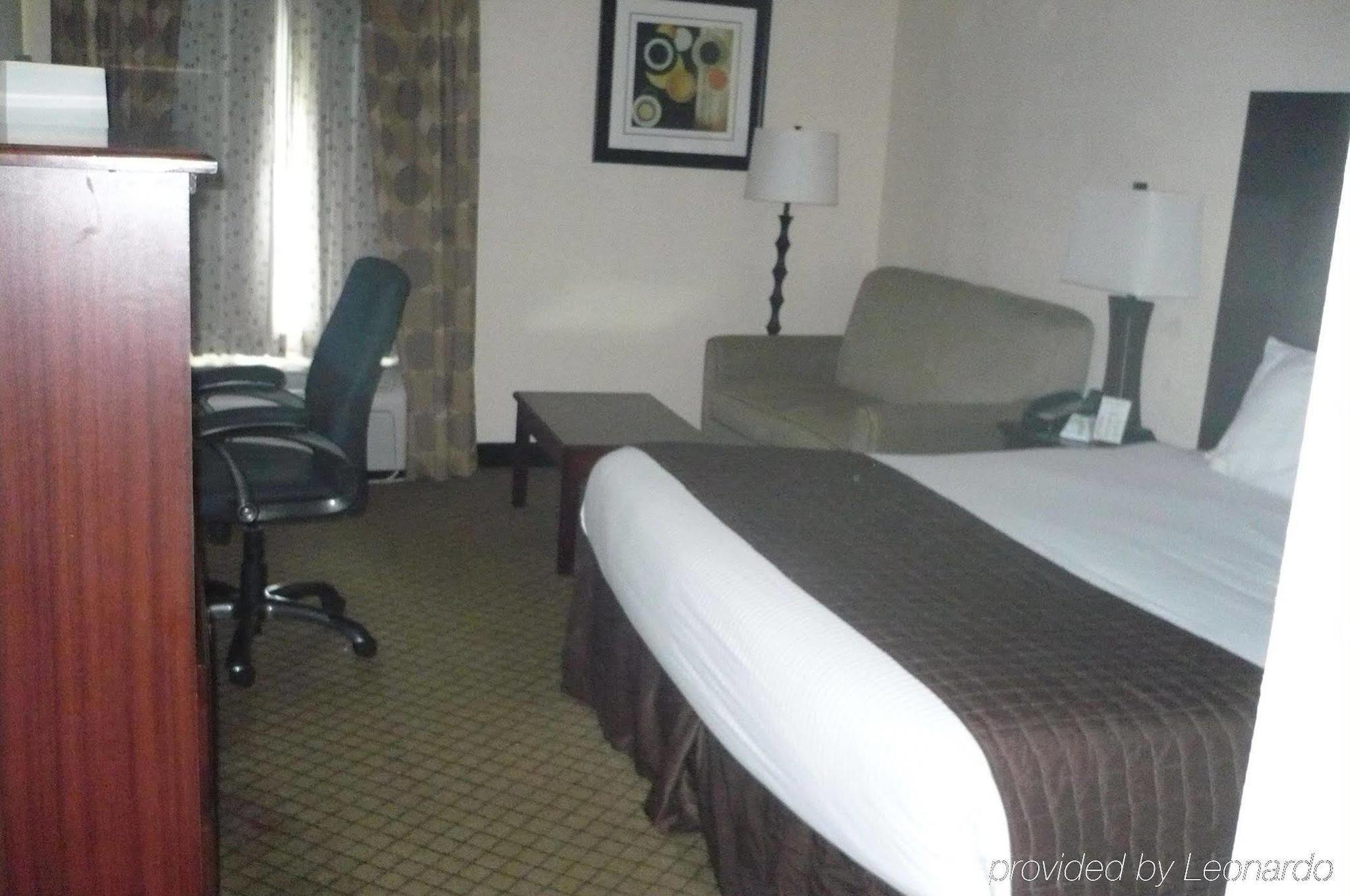 Econo Inn&suites Hotel